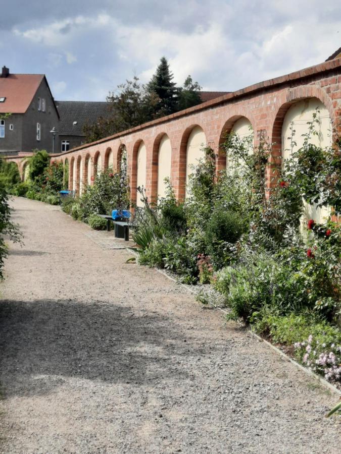 Ferienwohnung Am Schloss Reuterstadt Stavenhagen Exterior foto